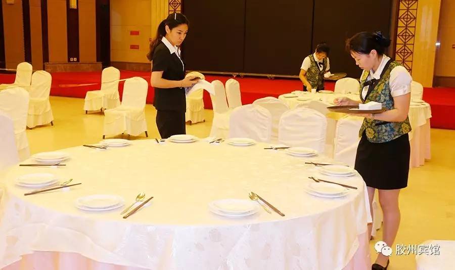 膠州賓館餐飲服務(wù)部開展多項(xiàng)服務(wù)案例學(xué)習(xí)培訓(xùn)，提升酒店餐飲管理水平